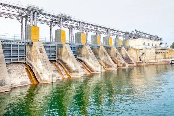 Afghanistan Generates 250 MW of Electricity, Imports 800 MW from Central Asia and Iran